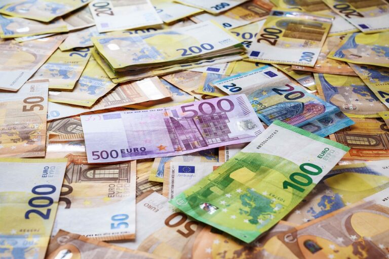 Top Tips for Reducing Monthly Expenses